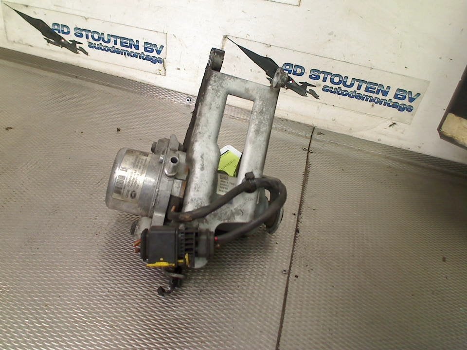 Stuurbekrachtigingspomp BMW 5 serie (E60) 2004 A0004303832, Gebruikt, Petuelring 130, München 80809, , Duitsland, BMW, Bayerische Motoren Werke AG