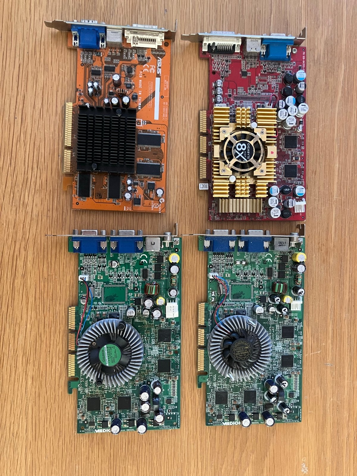 ATI AGP videokaarten defect: 9800XL, 9700 Pro, 9500, Computers en Software, Videokaarten, AMD, Overige soorten, VGA, Ophalen of Verzenden