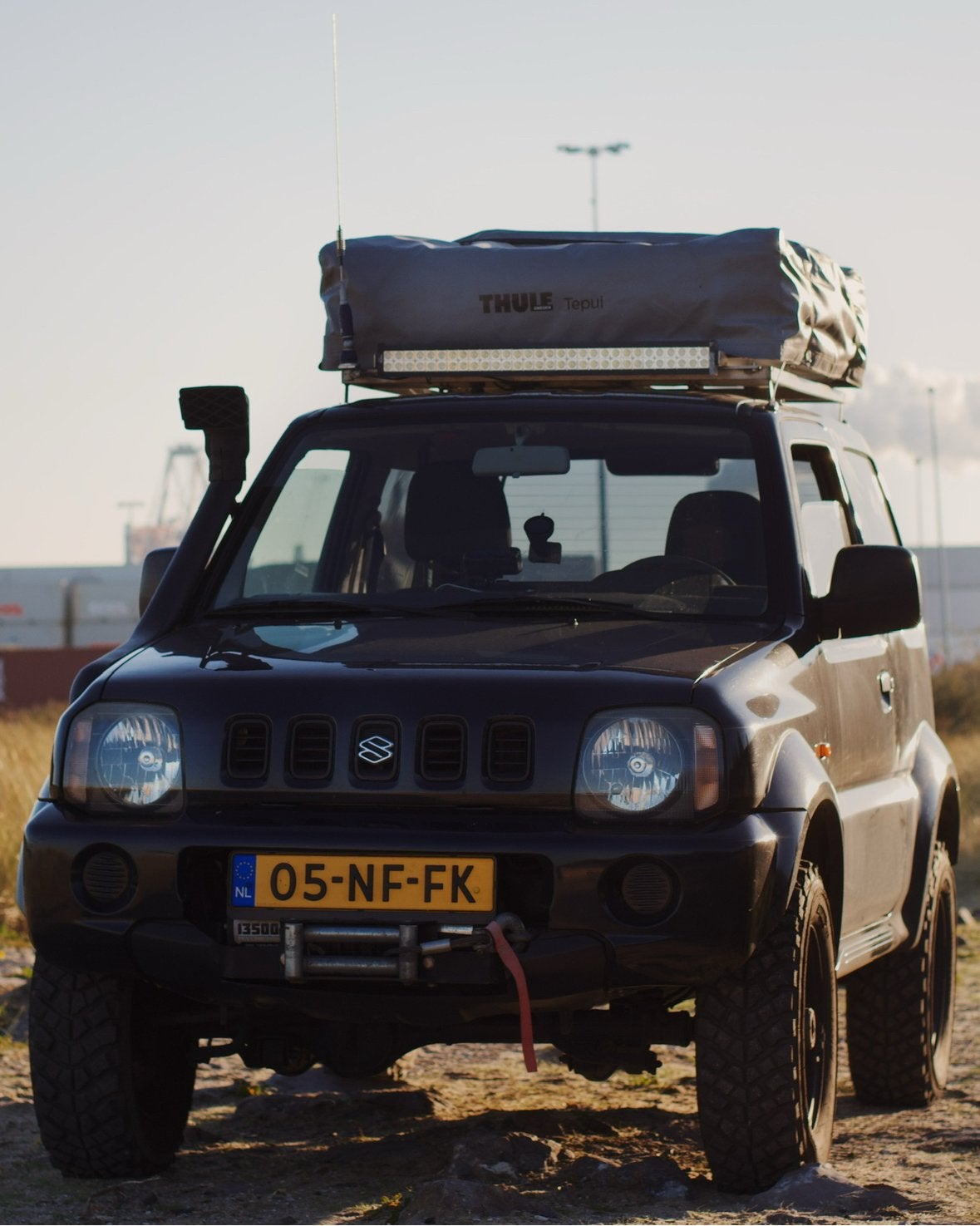 Suzuki Jimny 1.3 JX 4WD 2003 Zwart | Off-road ready!, 13 km/l, Stof, 40 €/maand, 4 cilinders