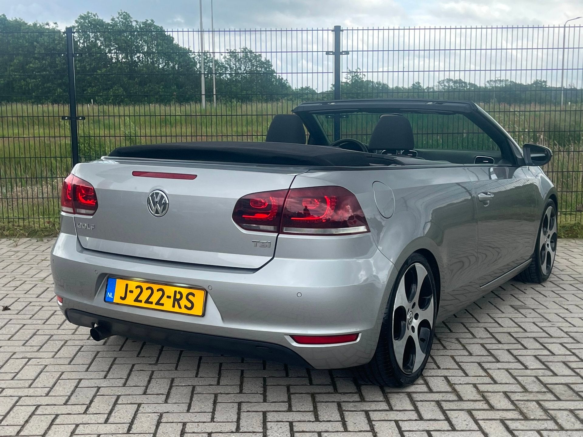 Volkswagen Golf Cabriolet 1.2 TSI BlueMotion | Navi | Blueto, Auto's, Voorwielaandrijving, Euro 5, Gebruikt, Zwart