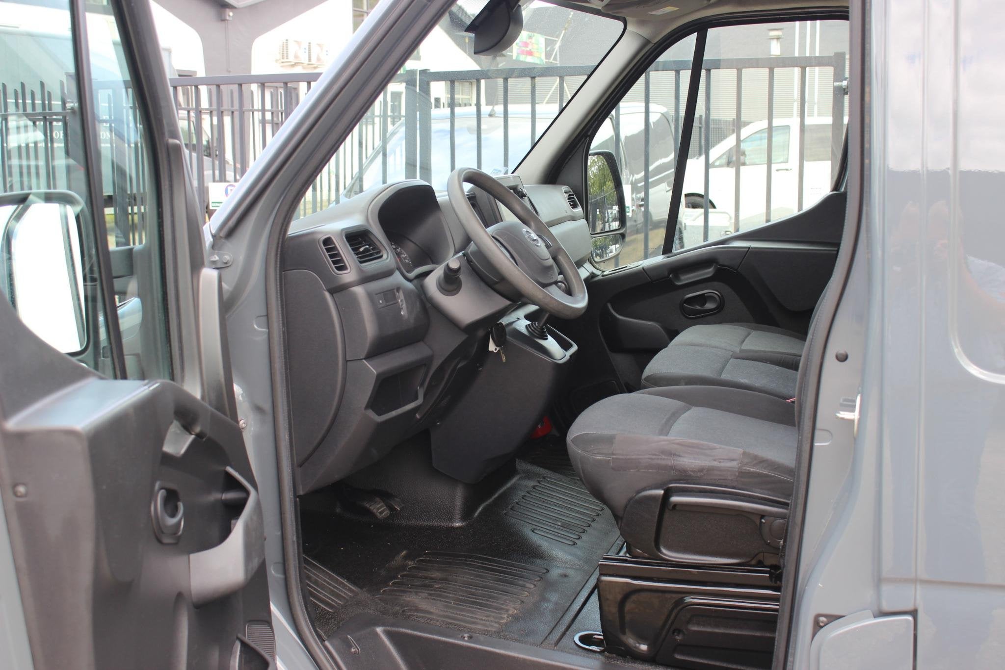 Nissan Interstar 2.3 dCi Automaat L2H2 Navigatie, Airco/ECC!, Stof, Gebruikt, Euro 6, 179 pk