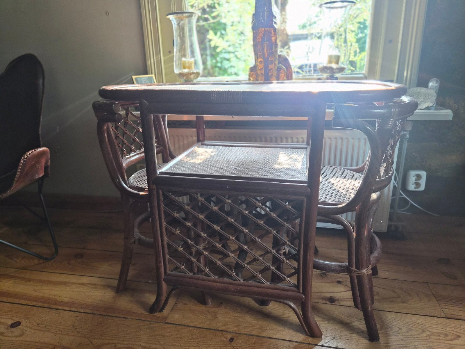 Vintage Rotan Bistro Set - Tafel en Twee Stoelen., Ophalen of Verzenden
