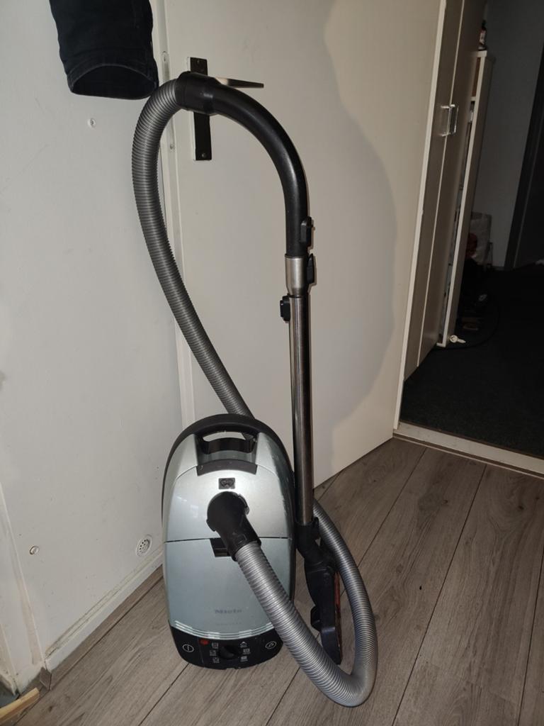 Miele Active H.E.P.A. Sledestofzuiger - Goede Staat, Gebruikt, Inclusief accessoires, 1600 tot 2000 watt, Miele