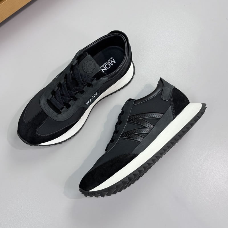 Moncler Sneakers Zwart - Maat 42, Moncler, Zwart, Nieuw, Ophalen of Verzenden