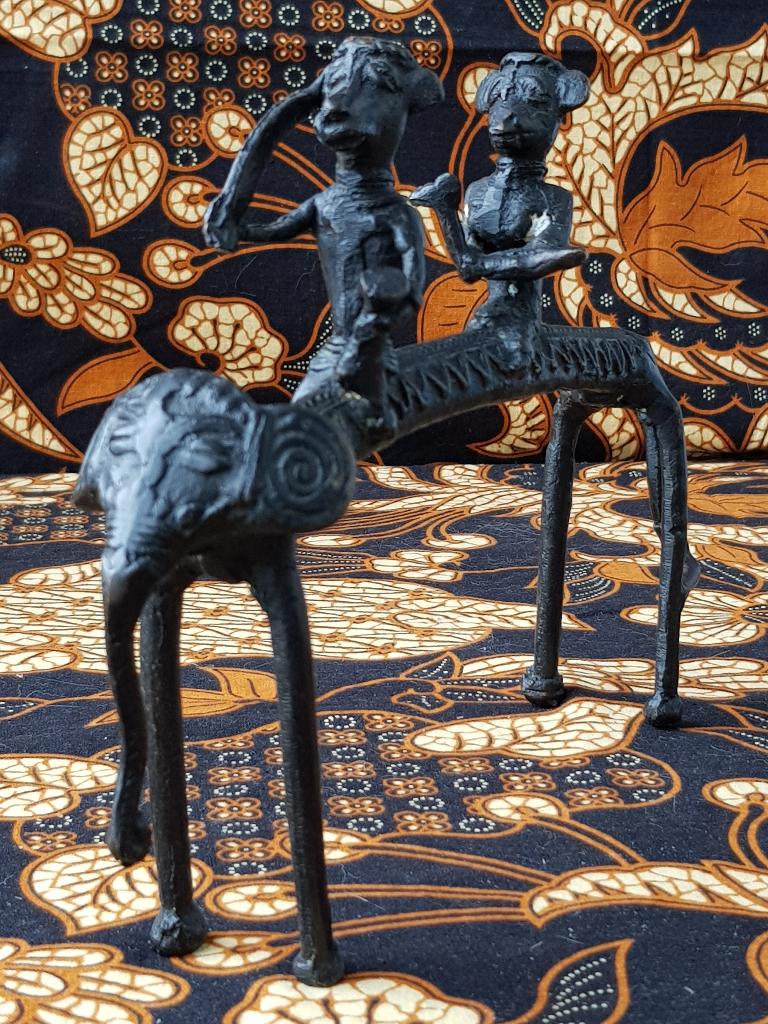 Olifant met berijders prachtig antiek brons uit India., Ophalen of Verzenden