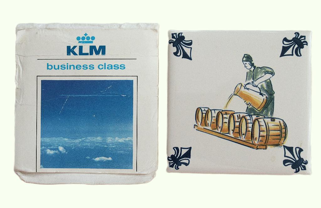 Delft Blue-tegel onderzetter uit KLM souvenircollectie, 80te, Ophalen of Verzenden, Nieuw, 1 t/m 20
