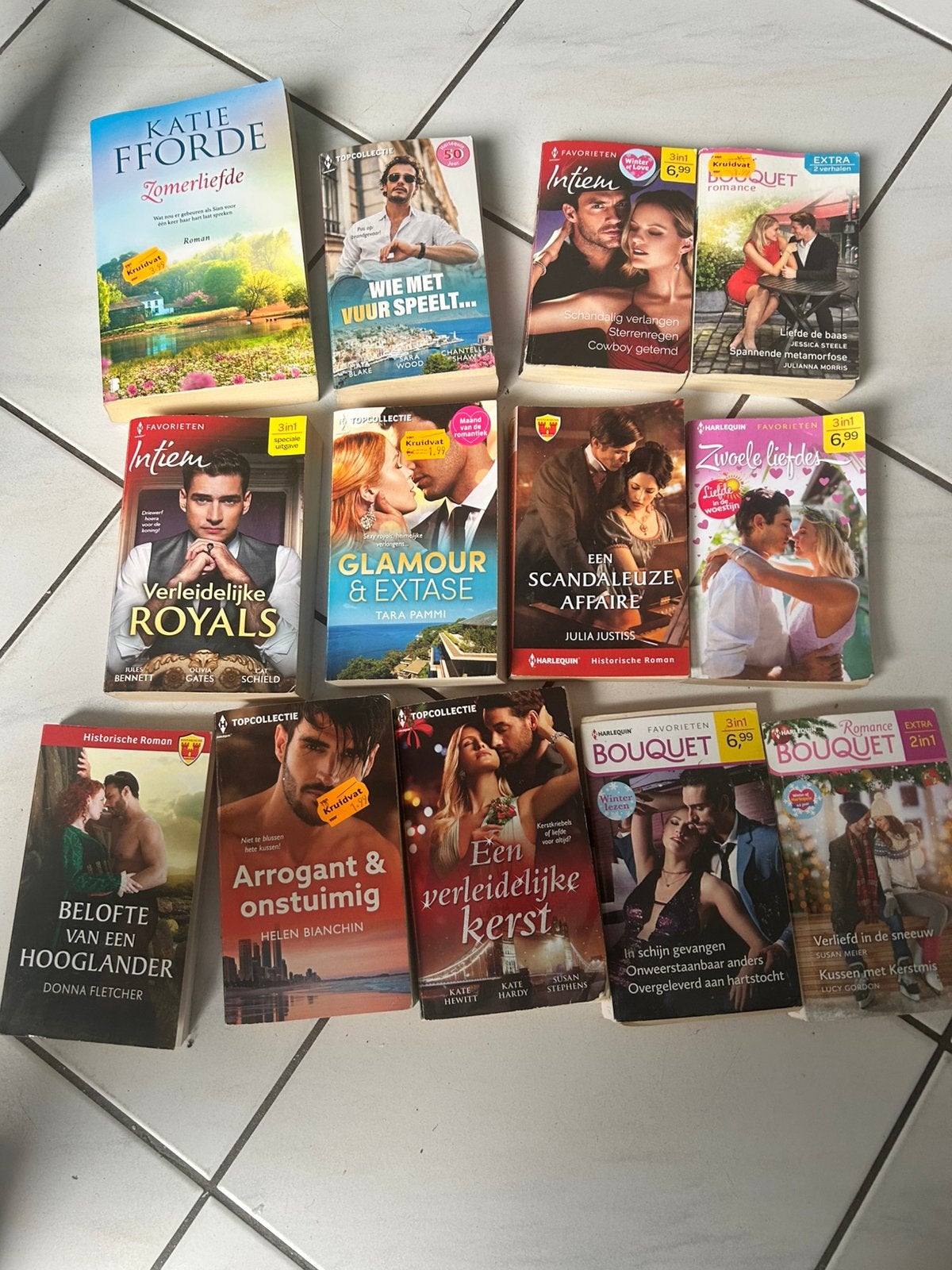 13 boekjes (oa Bouquet, Intiem, Harlequin), Ophalen of Verzenden, Gelezen