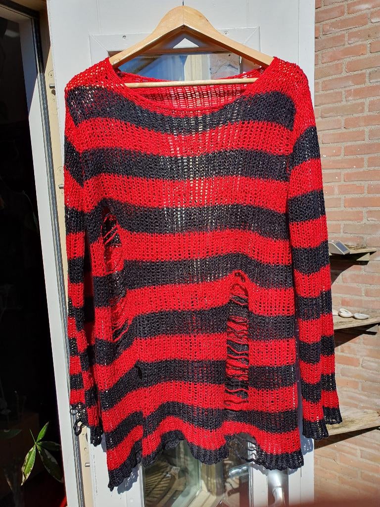 Rood zwart gestreept longsleeve ripped punk, Maat 42/44 (L), Ophalen of Verzenden, Lange mouw, Gedragen