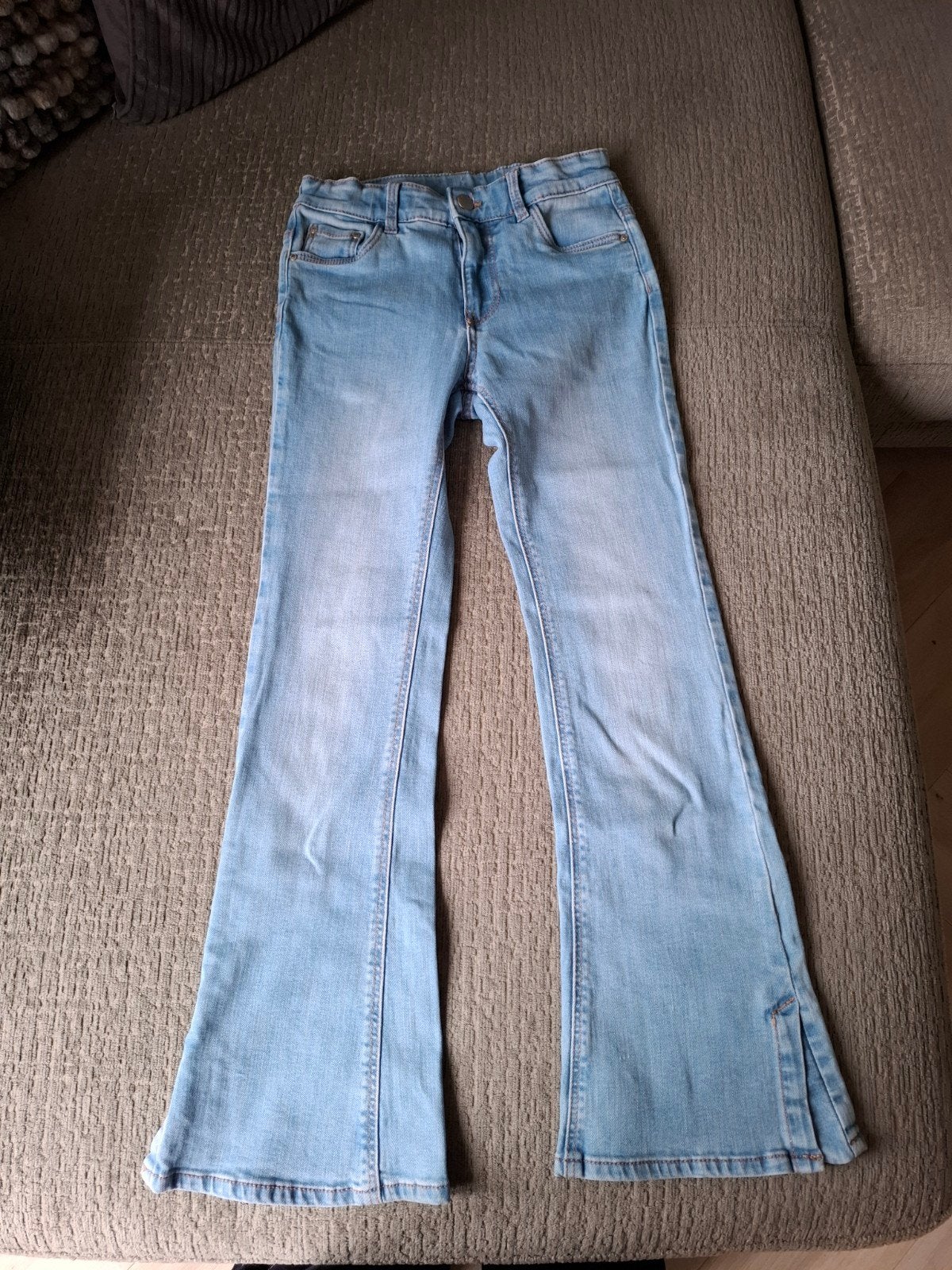 HEMA flared fit jeans met splitje maat 140, Meisje, Zo goed als nieuw, HEMA, Ophalen
