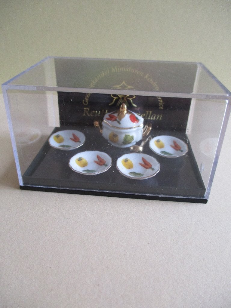 poppenhuis Reutter soepterrine en borden, Verzamelen, Poppenhuizen en Toebehoren, Ophalen of Verzenden, Zo goed als nieuw, Decoratie