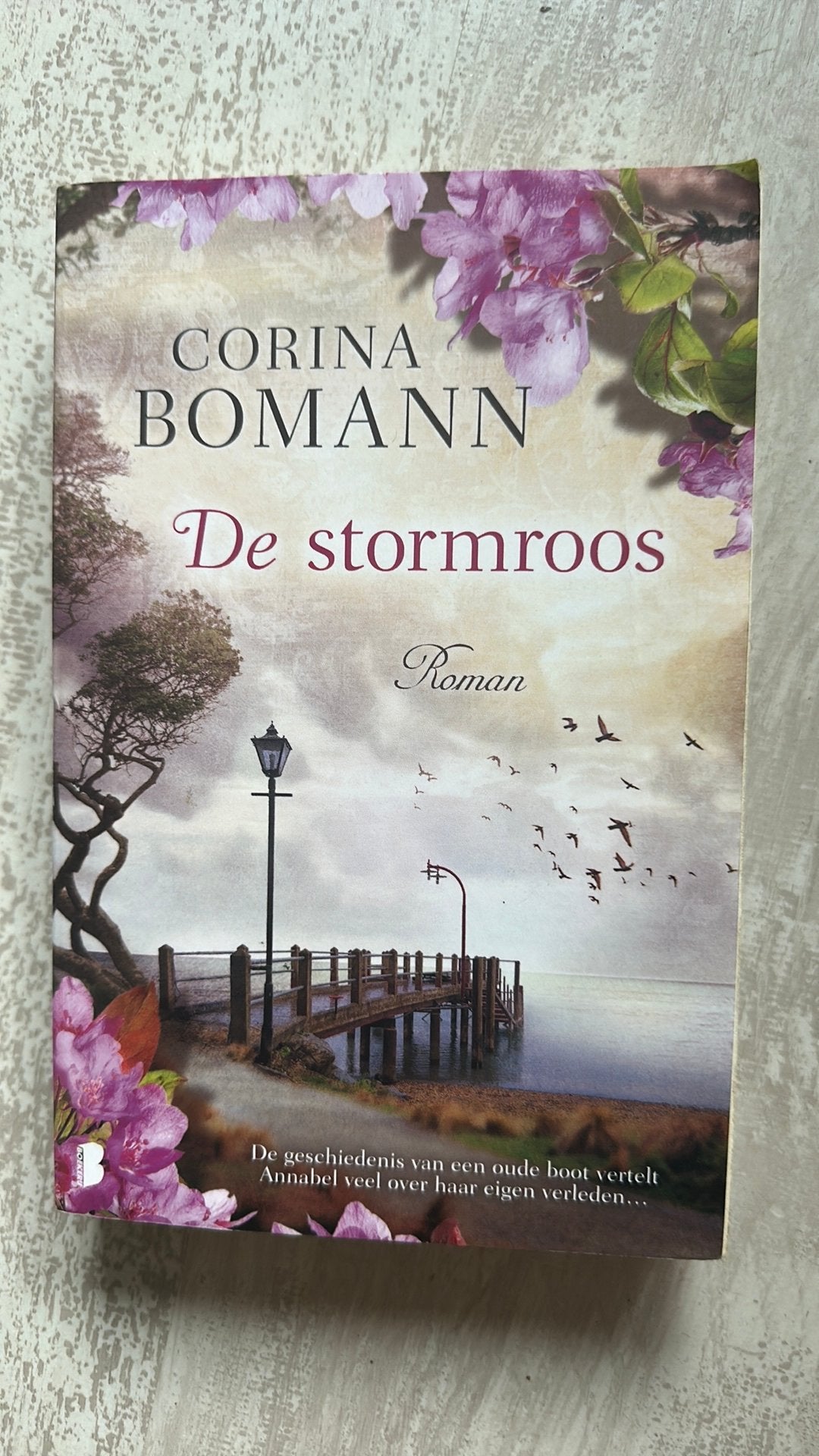 De Stormroos - Corina Bomann, Boeken, Chicklit, Ophalen of Verzenden, Zo goed als nieuw