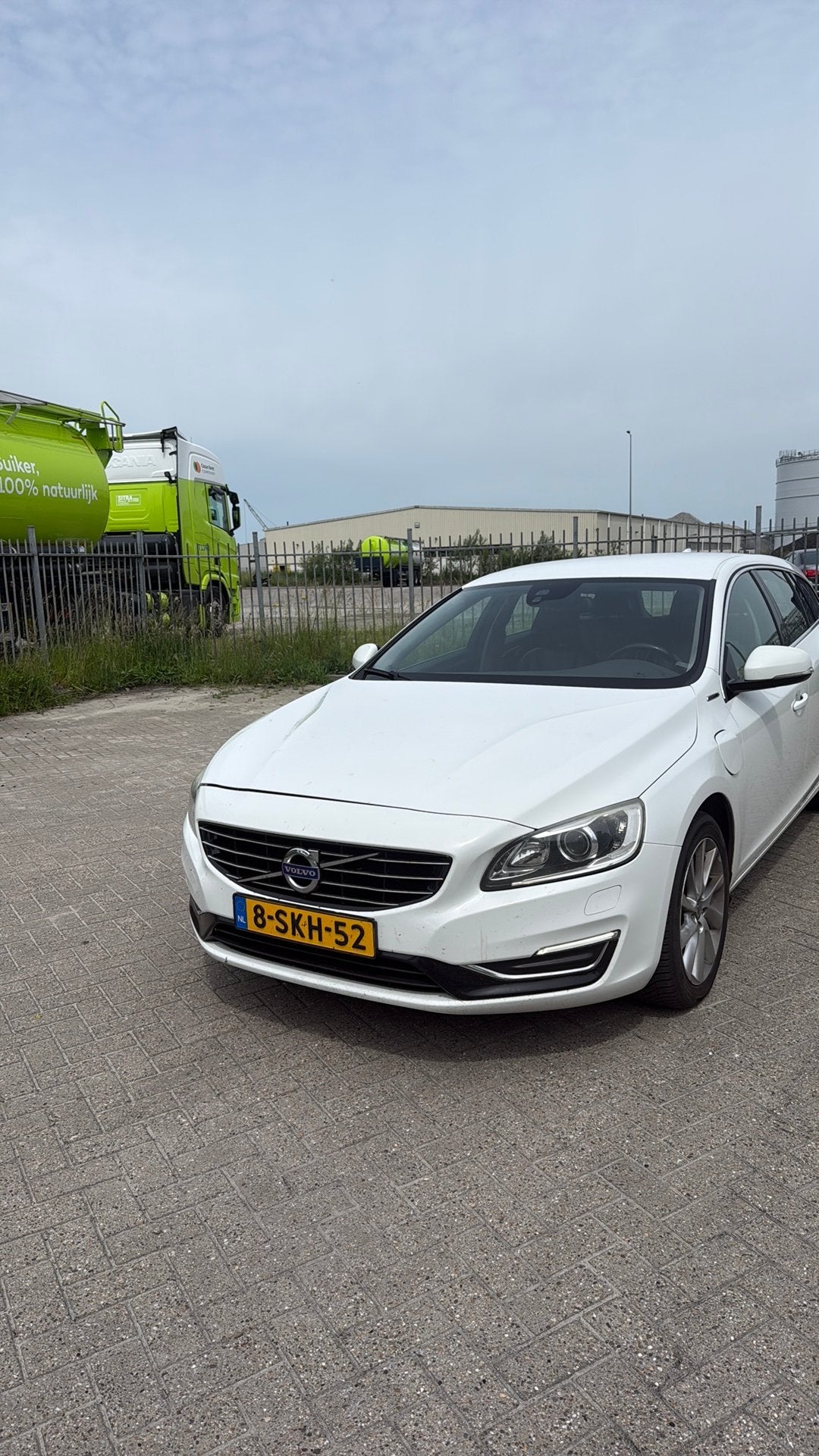 Volvo V60 D6 215pk Plug-in Hybrid 2013 Wit, 1849 kg, 1800 kg, Wit, 212 €/maand