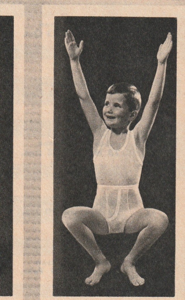 Retro reclame 1956 Hollandia ondergoed jongetje gymnast, Verzenden, Overige typen