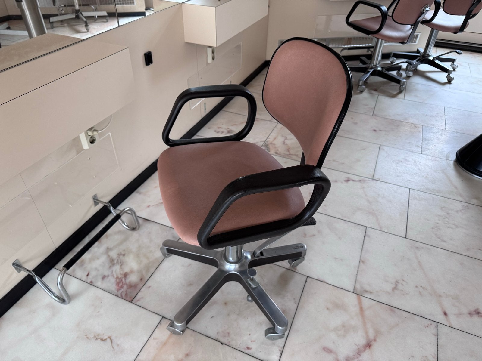 Vintage Olymp kappersstoelen met hoogteverstelling, Ophalen, Gebruikt