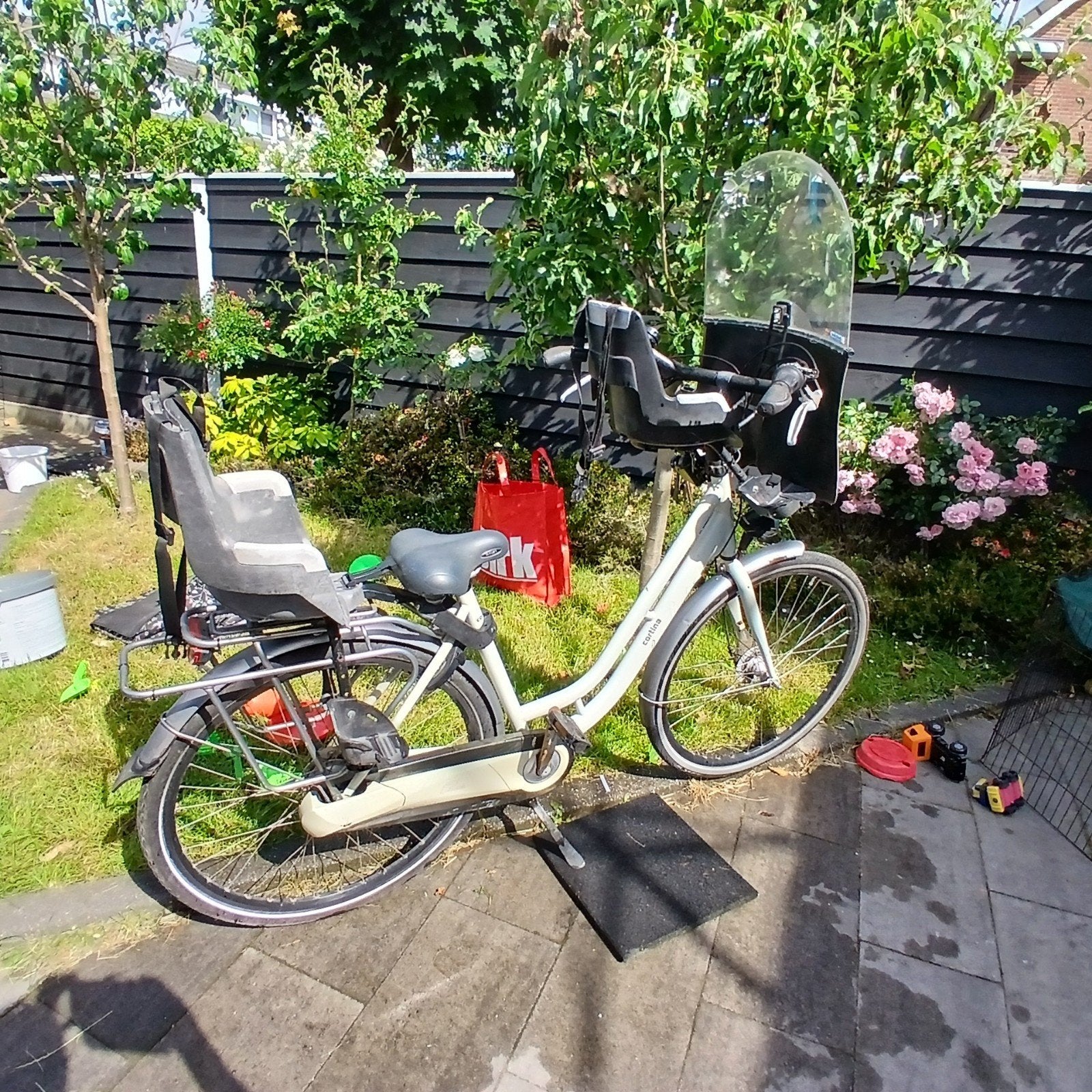 Opknap Cortina Moederfiets met 2 Kinderzitjes, Fietsen en Brommers, Fietsen | Dames | Moederfietsen, 2 zitjes, Gebruikt, Windscherm