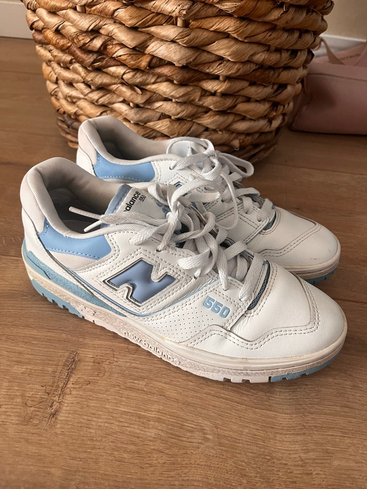 New Balance 550 Sneakers - Wit/Lichtblauw, Kleding | Dames, Schoenen, Wit, Ophalen of Verzenden, Sneakers of Gympen, Zo goed als nieuw