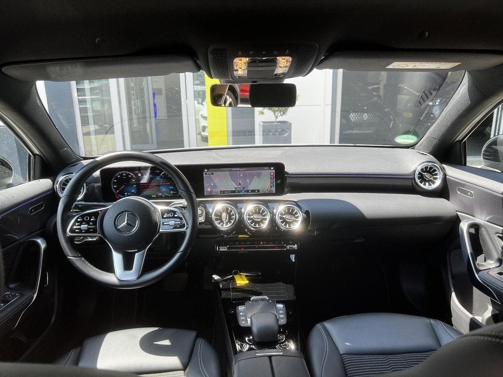 Mercedes-Benz A-klasse 250 e Premium Plus | Camera achter |, Auto's, Mercedes-Benz, Gebruikt, 4 cilinders, Leder en Stof, Wit