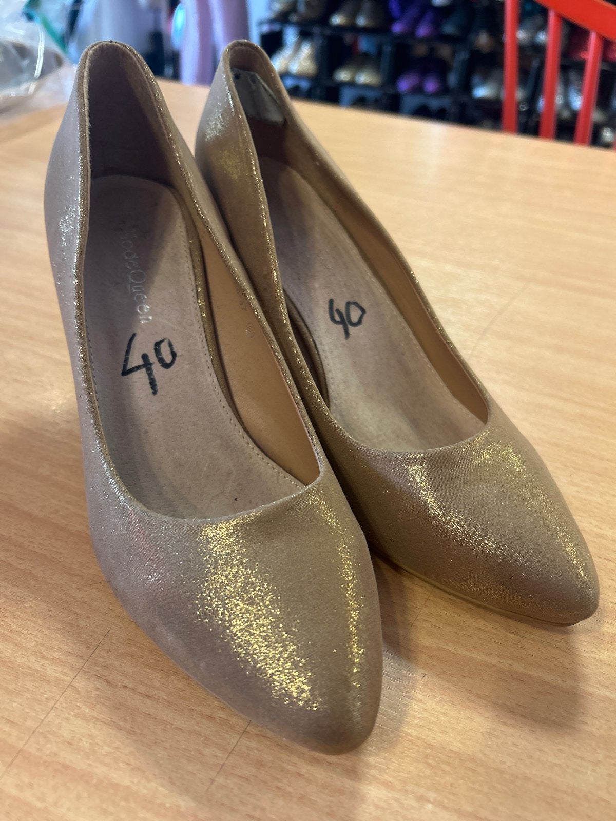 Gouden Pumps Maat 40, Kleding | Dames, Ophalen of Verzenden, Gedragen, Overige kleuren, Pumps