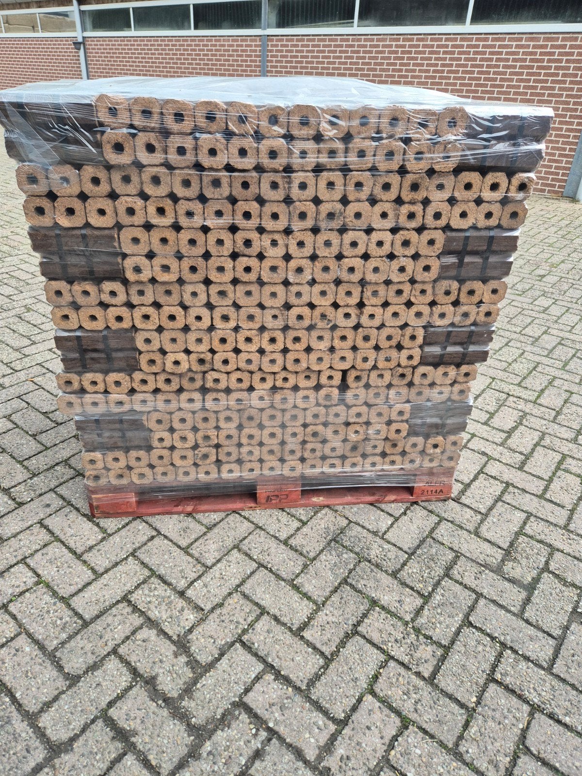 Tekoop de echte Pinikay briketten,  van 100% eikenhout, Minder dan 3 m³, Ophalen of Verzenden