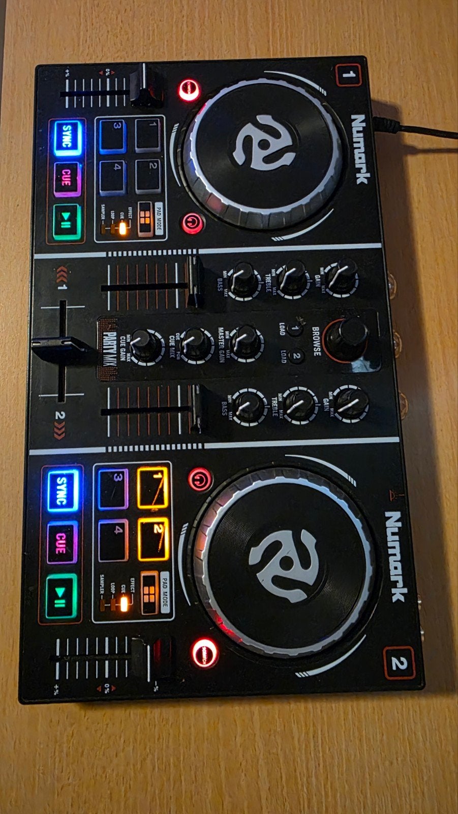 Numark Party Mix DJ Controller - Zo goed als nieuw, Muziek en Instrumenten, Dj-sets en Draaitafels, Ophalen of Verzenden, Zo goed als nieuw