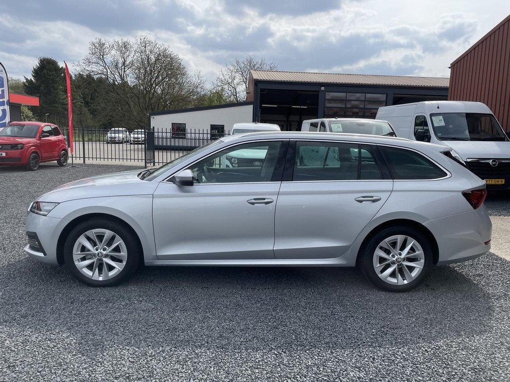 Skoda Octavia 1.0 TSI E-TEC BUSINESS EDITION PLUS (bj 2022), Auto's, Skoda, Gebruikt, Met garantie (alle), Leder en Stof, Origineel Nederlands