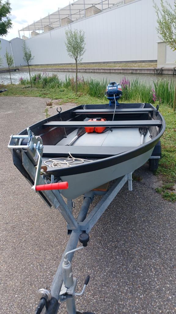 Polyester roeivisboot met Yamaha buitenboordmotor en trailer, Ophalen, Overige merken, Gebruikt, Tot 10 pk