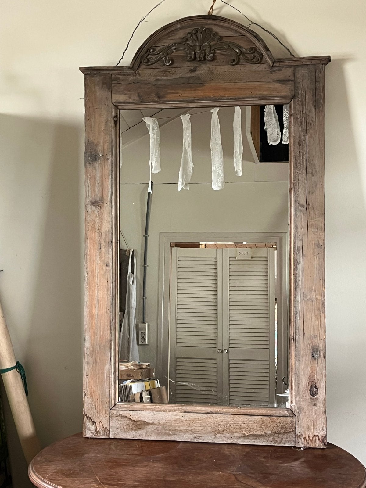 Spiegel met houten kuif lijst, Ophalen, Rechthoekig, 50 tot 75 cm, 100 tot 150 cm
