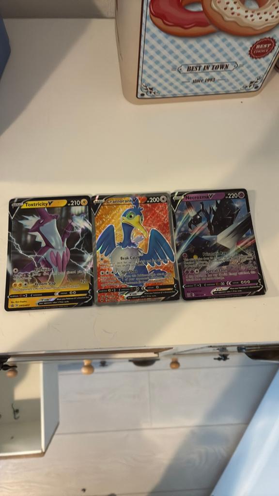3 v stars Necrozma Cramorant Toxtricity, Ophalen of Verzenden, Zo goed als nieuw, Losse kaart