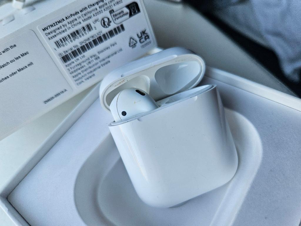 Airpods 2e generatie 2019, Gebruikt, Bluetooth, Ophalen of Verzenden, Apple