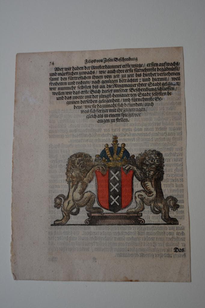 AMSTERDAM STADSWAPEN KROON LEEUWEN 1664 F. VON ZESEN E63, Antiek en Kunst, Kunst | Etsen en Gravures, Verzenden, Stadsgezicht
