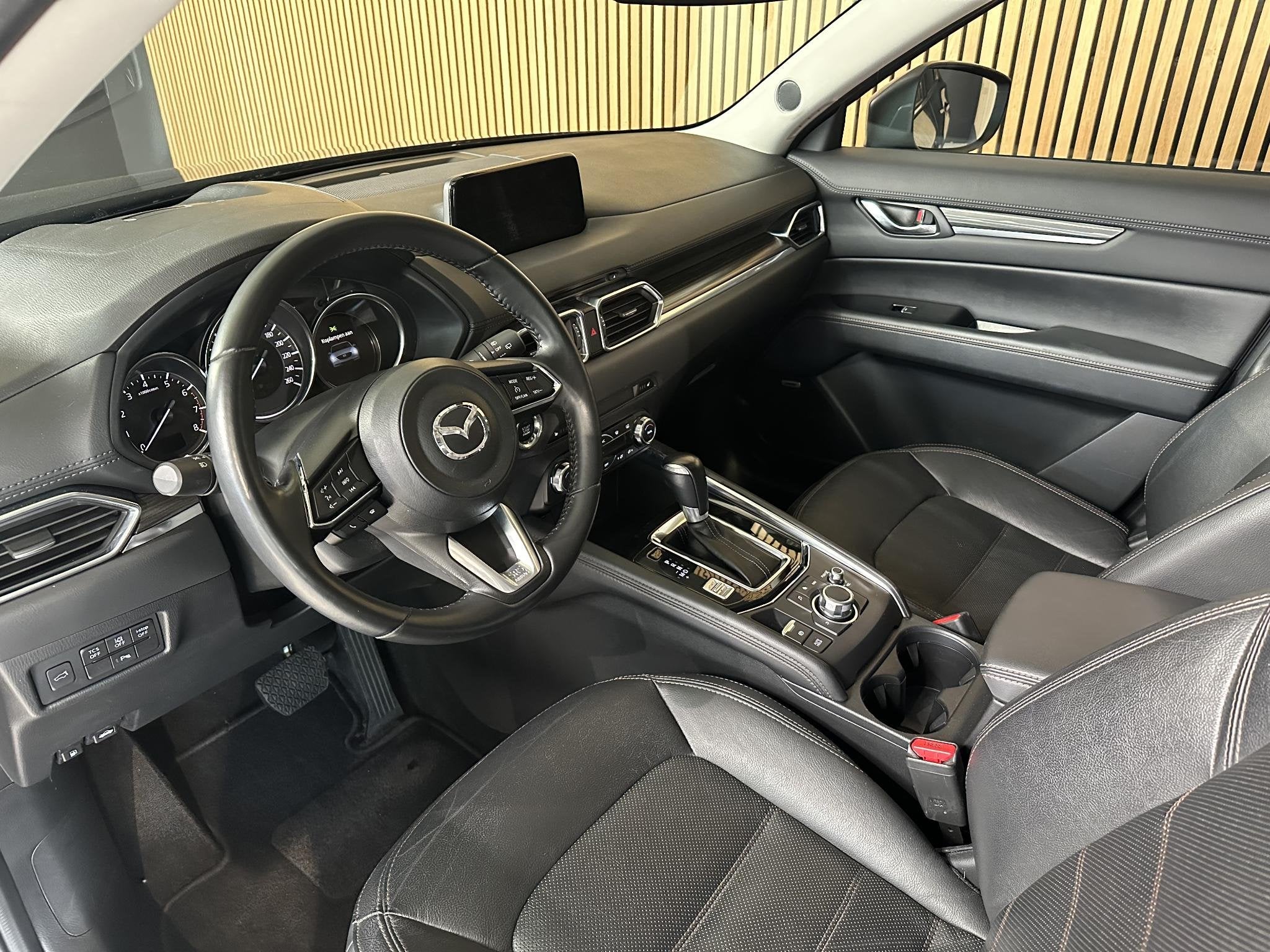 Foto 2 van Mazda CX-5 2.5 SkyActiv-G 194 GT-M 4WD Trekhaak | Lederen be