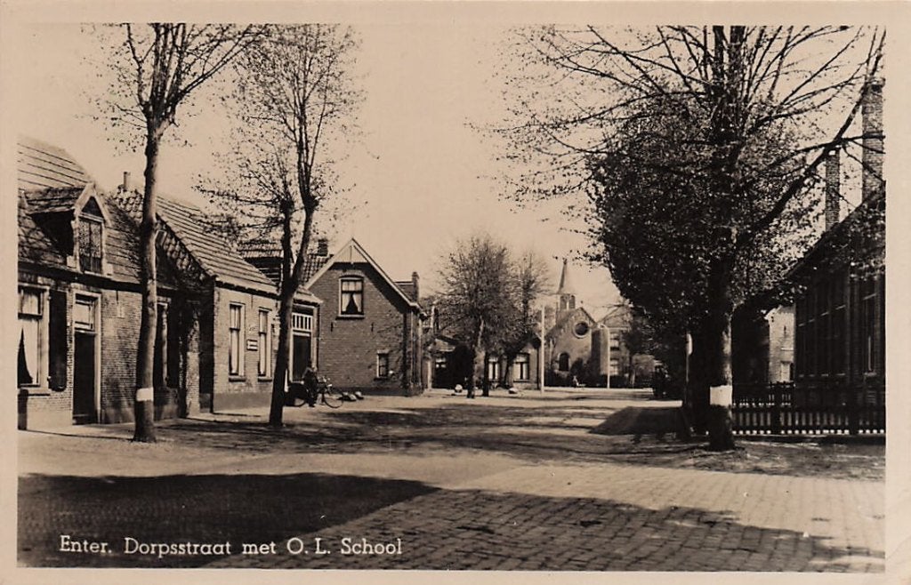 AN151 Enter Dorpsstraat met school 1943 Waanders, Verzenden, 1940 tot 1960, Gelopen, Overijssel