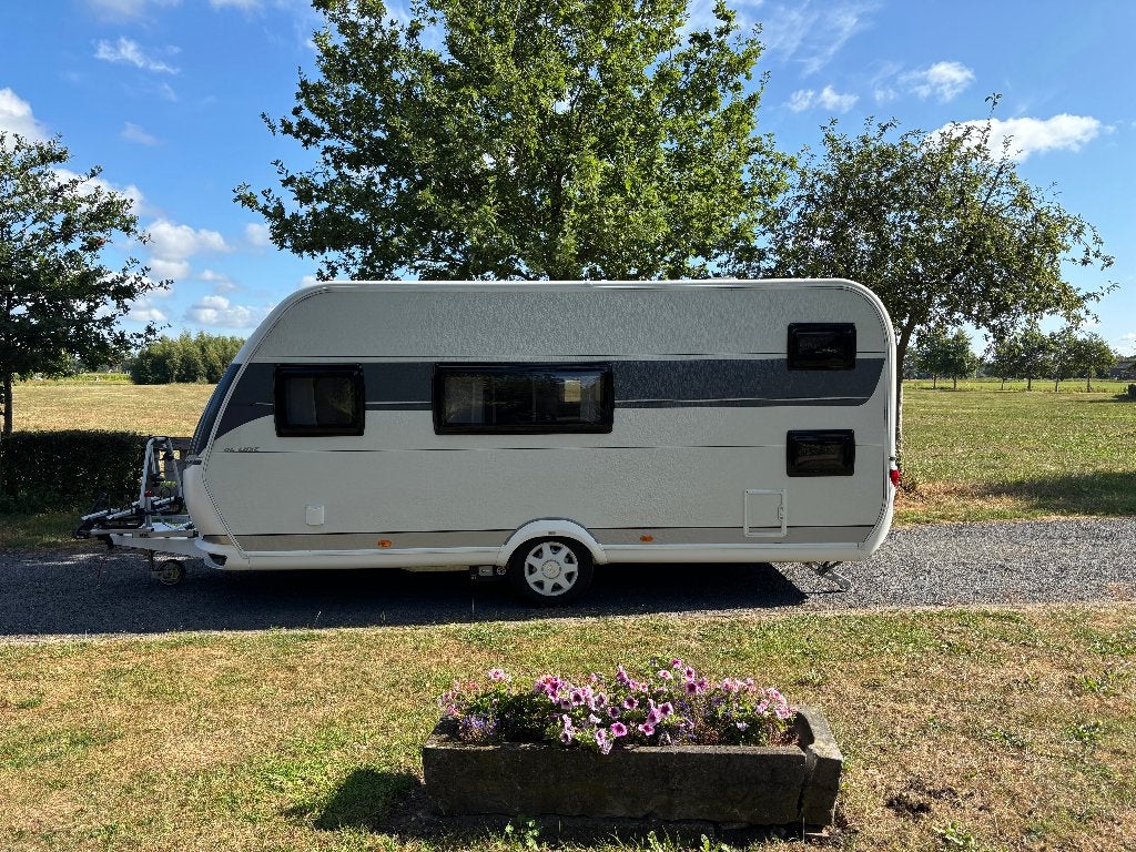 Hobby 490 KMF, stapelbed, mover, vaste THULE luifel, Hobby, Bedrijf, Treinzit, Schokbreker