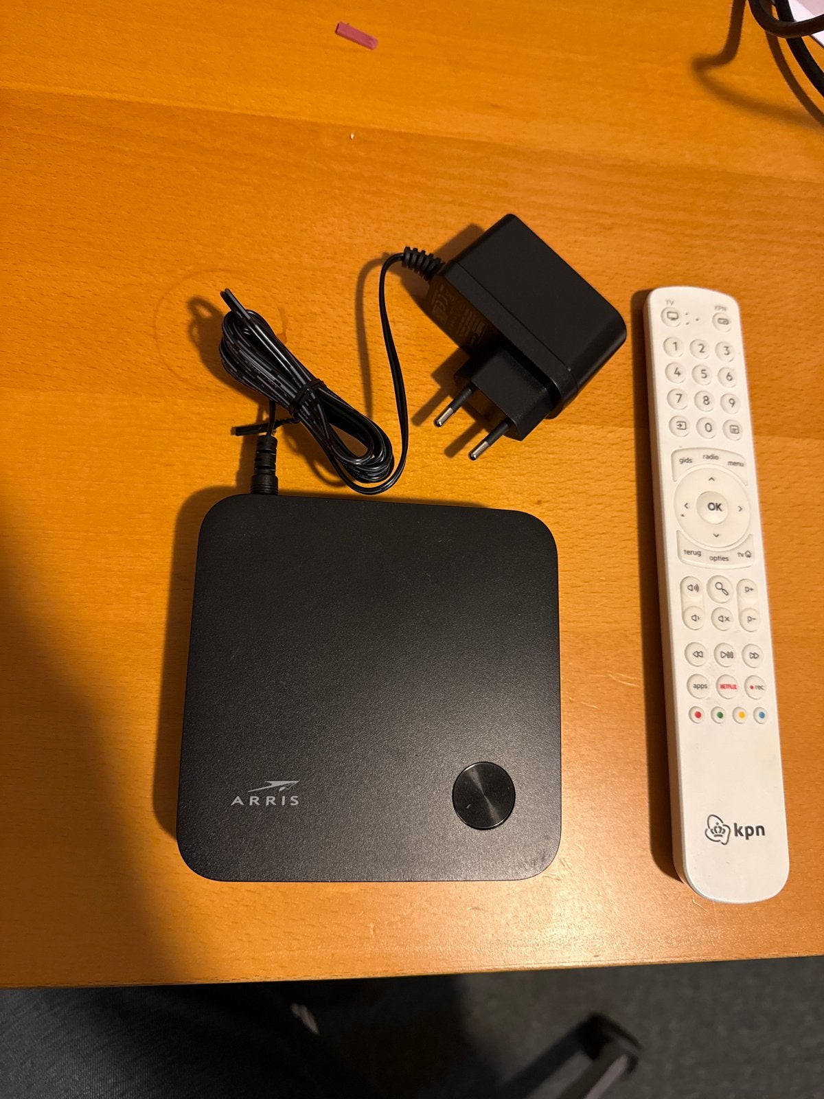 KPN Arris TV Decoder met afstandsbediening en adapter, Ophalen of Verzenden, Gebruikt, Decoder