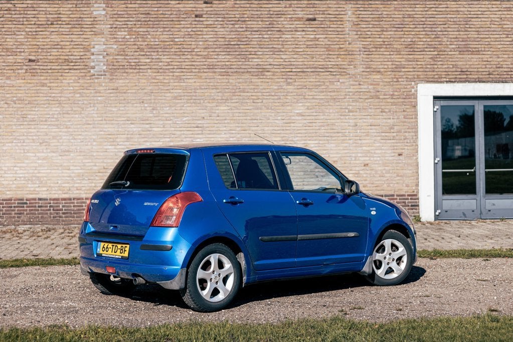 Suzuki Swift 1.5 Exclusive | Carplay | Airco | 5 deurs, Auto's, Voorwielaandrijving, Zwart, 4 cilinders, Swift