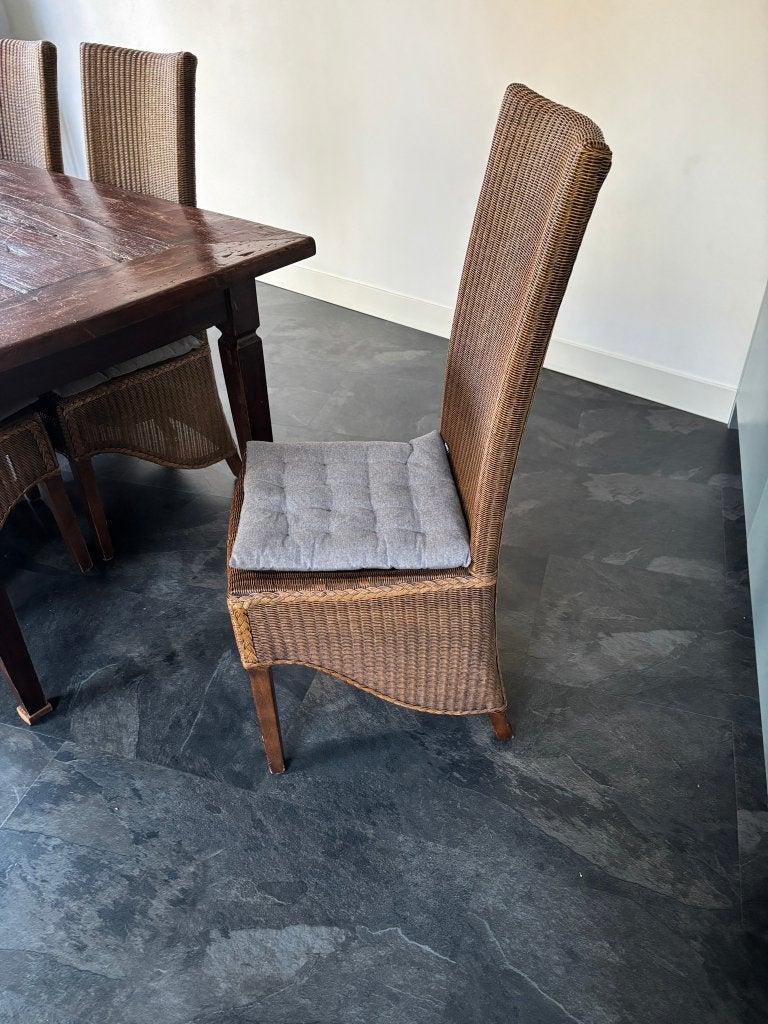 Foto 10 van T.k.a. teakhouten eettafel en 6 Lloyd Loom eetkamerstoelen