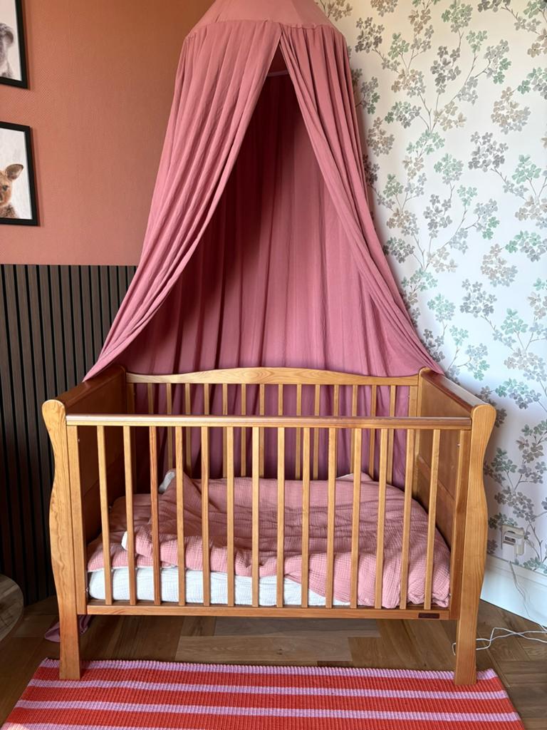 Vintage ledikant + matras + nieuwe verlaagde bedzijde, Kinderen en Baby's, Kinderkamer | Bedden, Ophalen, Zo goed als nieuw, Lattenbodem