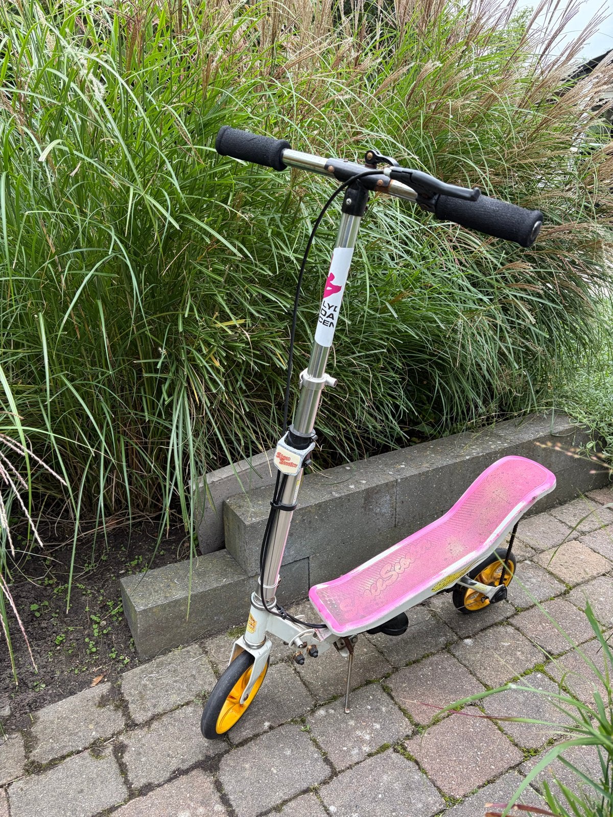 Space Scooter - Wit/Roze met Gele Wielen, Fietsen en Brommers, Ophalen, Gebruikt, Overige typen