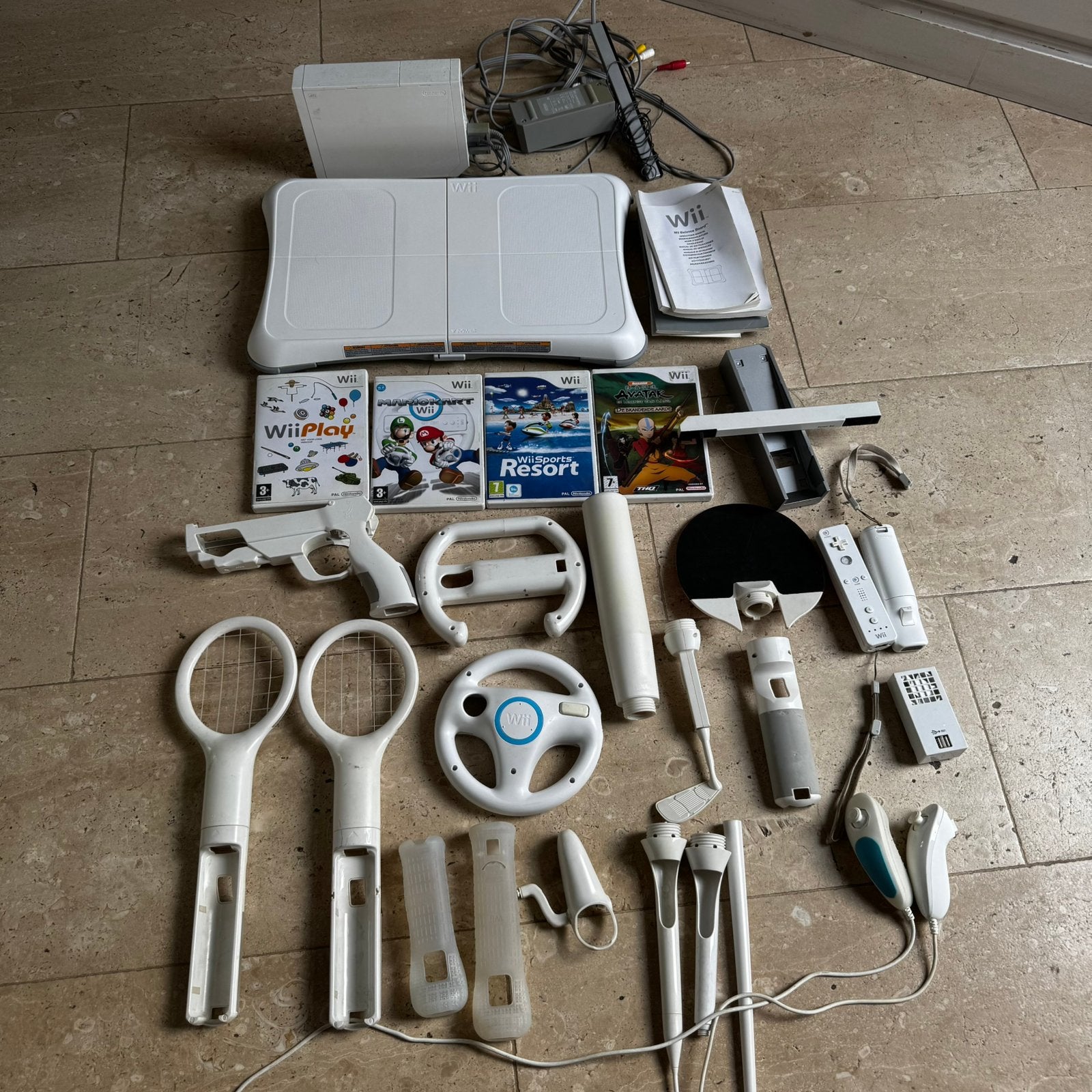 Zeer uitgebreide Nintendo Wii met 4 spellen, Spelcomputers en Games, Ophalen of Verzenden, Gebruikt, Met 2 controllers, Met stuurtje