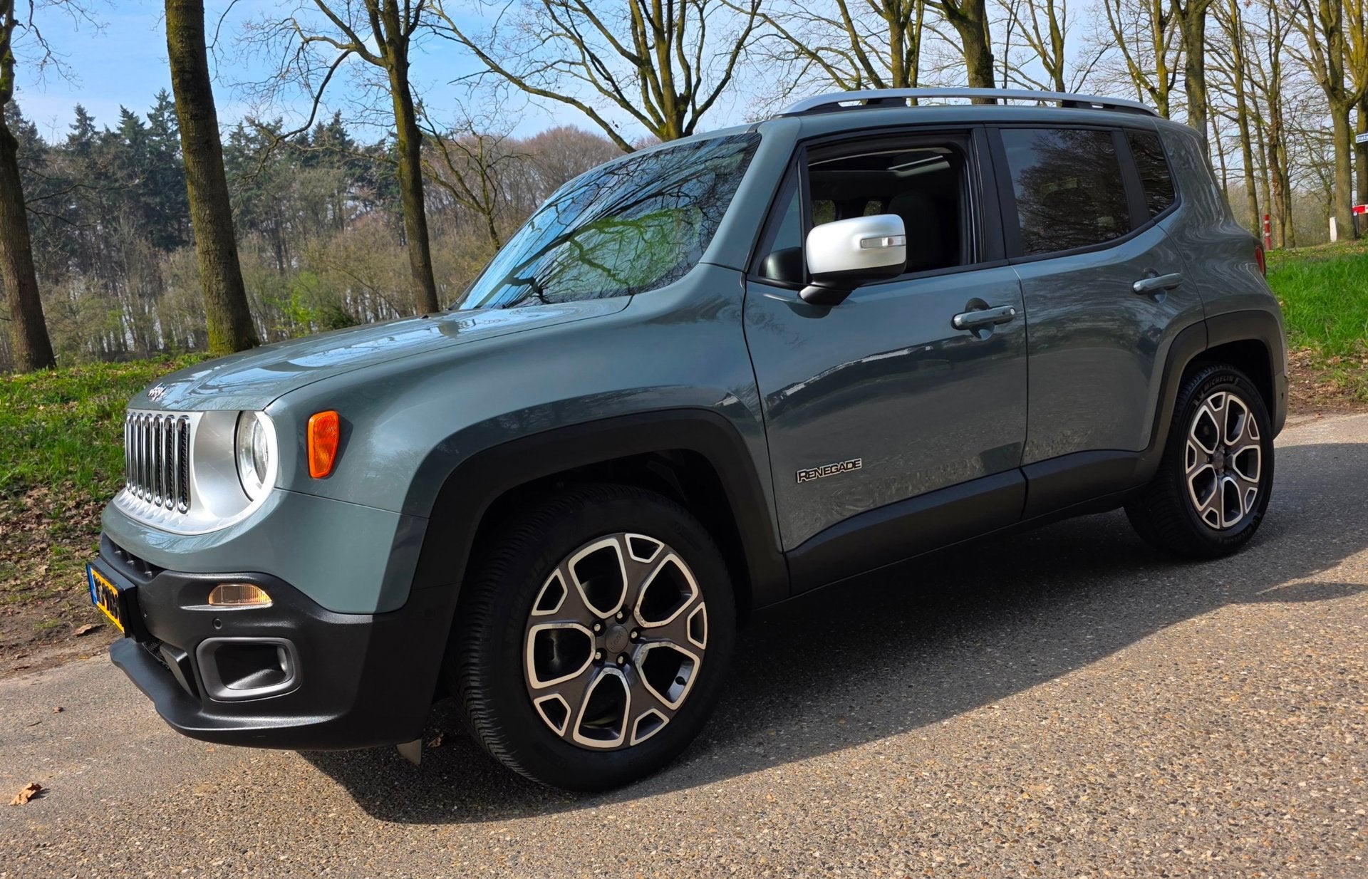 Jeep Renegade 1.4 MultiAir Limited - NL Auto - 1e Eigenaar -, Auto's, Voorwielaandrijving, Gebruikt, 4 cilinders, 400 kg