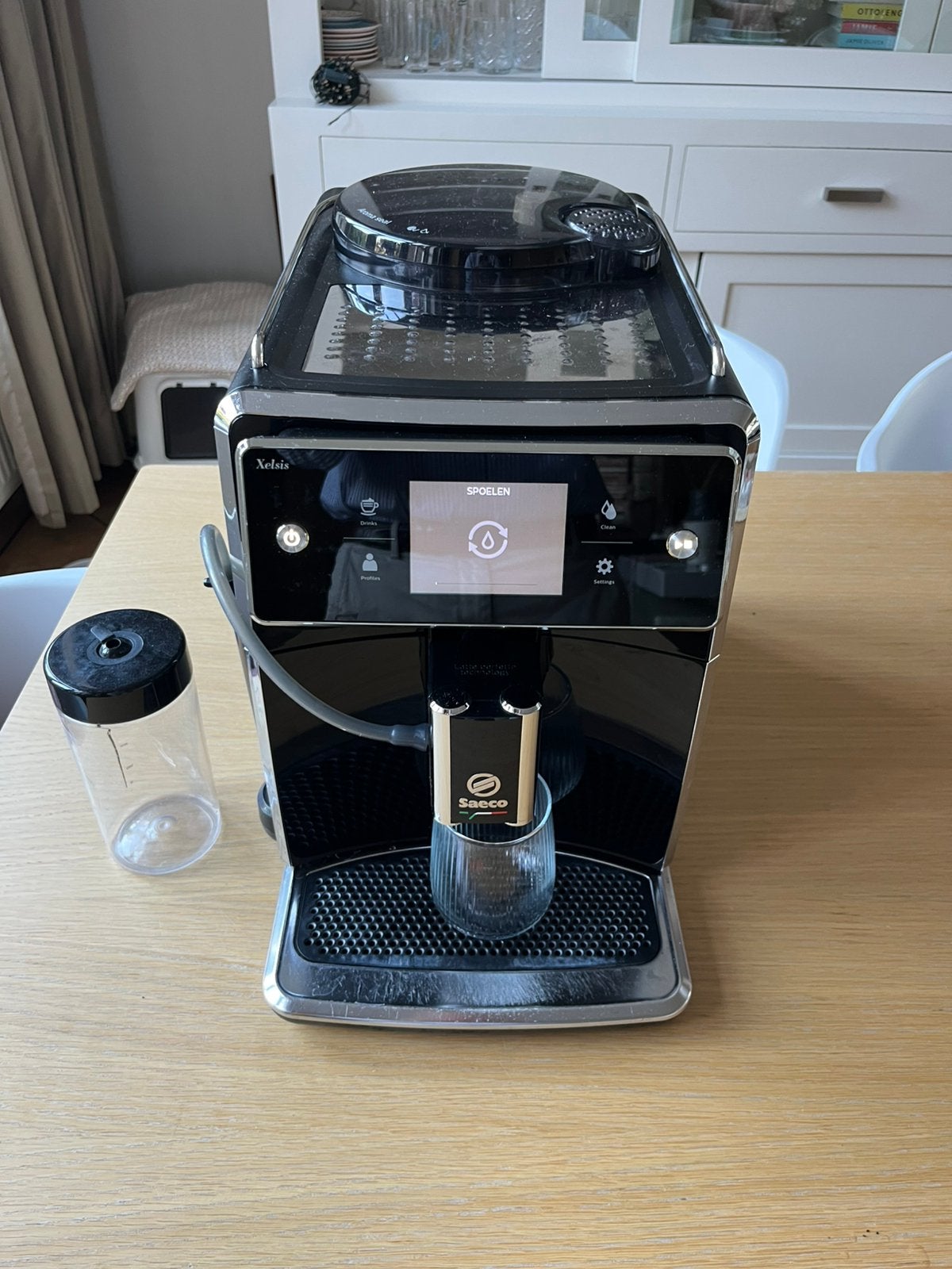 Saeco Xelsis koffiemachine met melkfuncties, Afneembaar waterreservoir, Gebruikt, 10 kopjes of meer, Koffiemachine
