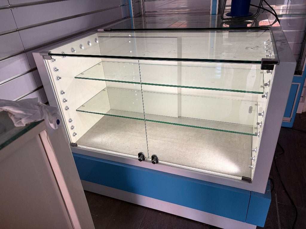 winkelvitrinetoonbanken & vitrinekasten te koop, Ophalen, Gebruikt, 100 tot 150 cm, Met deur(en)