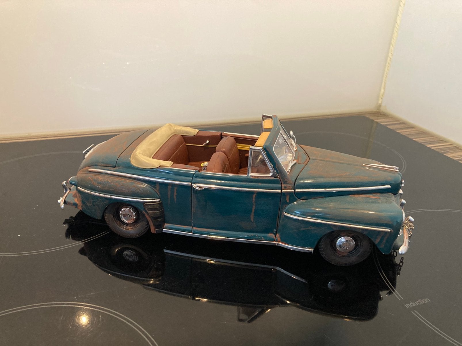 1948 Ford Convertible Rusty Cruiser barnfind schuurvondst, Hobby en Vrije tijd, Modelauto's | 1:18, Ophalen of Verzenden, Zo goed als nieuw