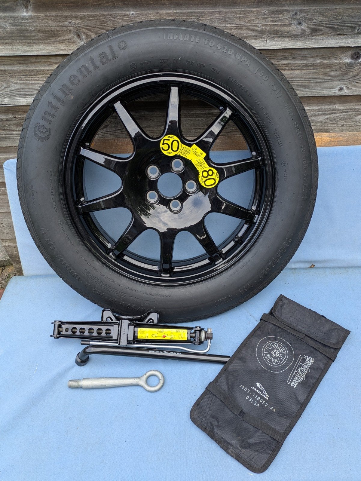 Jaguar/Land Rover 19 inch thuiskomer met krikset, 19 inch, 175 mm, Banden en Velgen, Nieuw