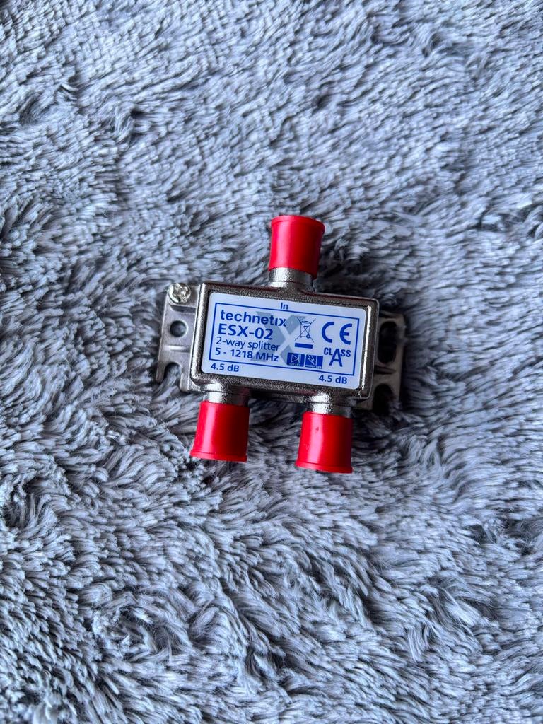 Technetix ESX-02 2-weg splitter, Audio, Tv en Foto, Audiokabels en Televisiekabels, Ophalen of Verzenden, Gebruikt, Minder dan 2 meter