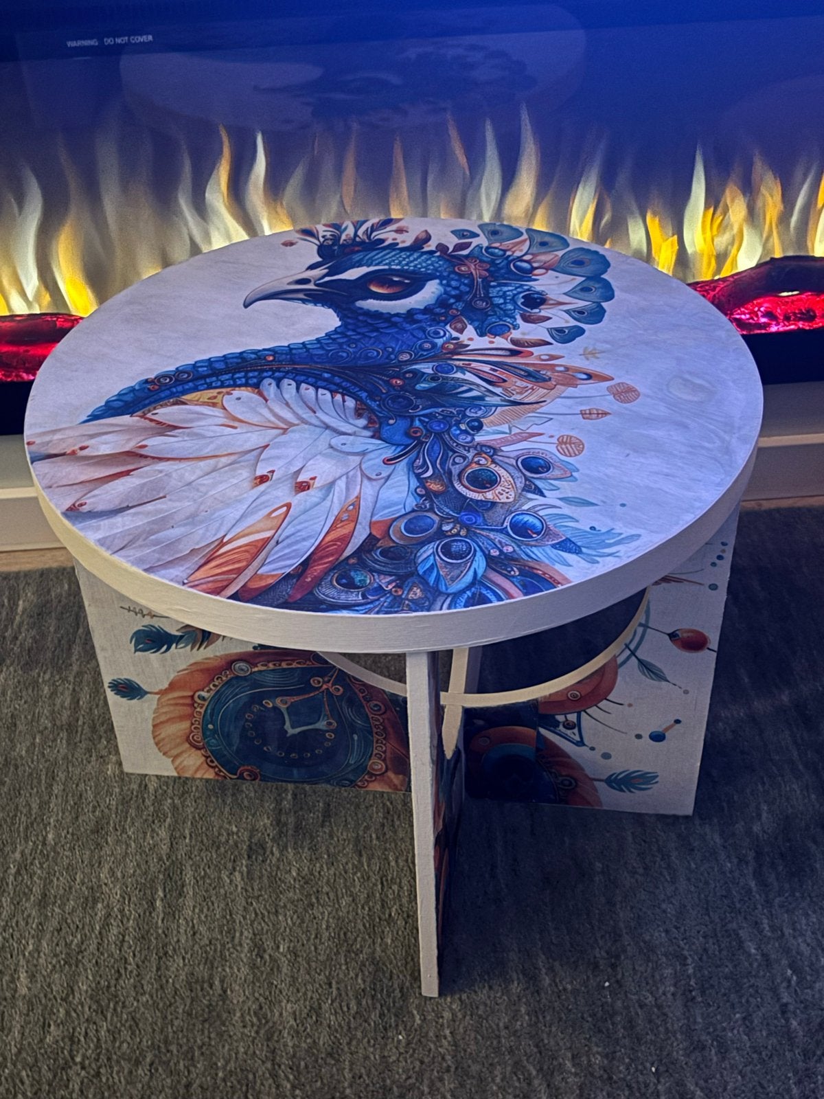 Unieke handgedecoreerde bijzettafel met pauwdesign, Ophalen, Zo goed als nieuw, Rond, Minder dan 45 cm