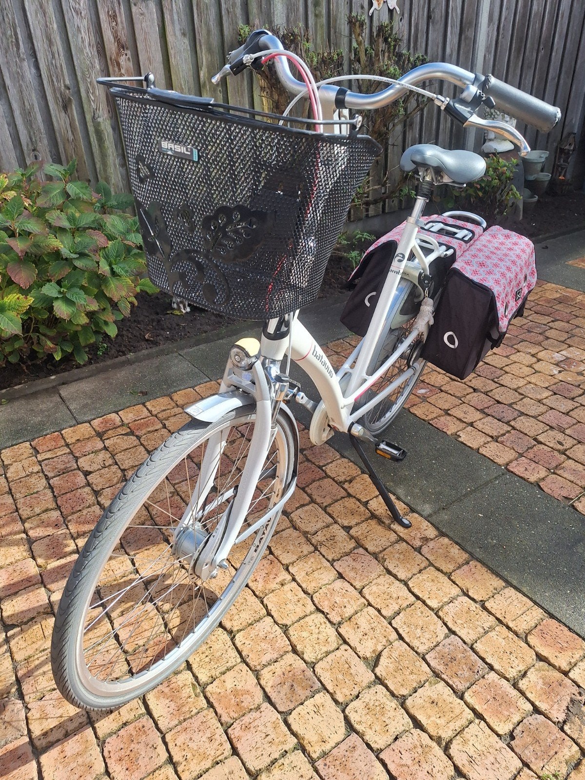 Batavus damesfiets met mand en fietstassen, Ophalen, Versnellingen, Batavus, 56 cm of meer