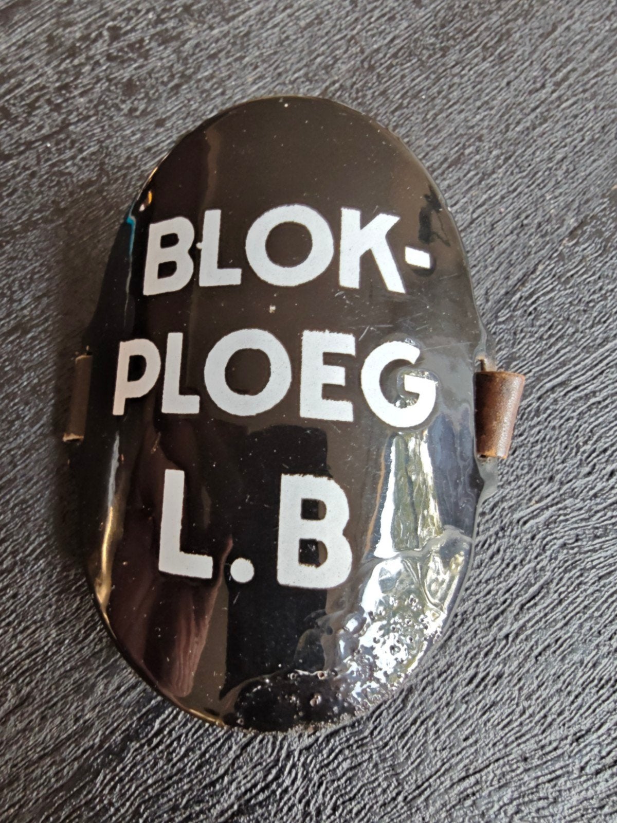 Nederlands, geëmailleerd armschild van de blokploeg L.B (luc, Ophalen of Verzenden, Nederland