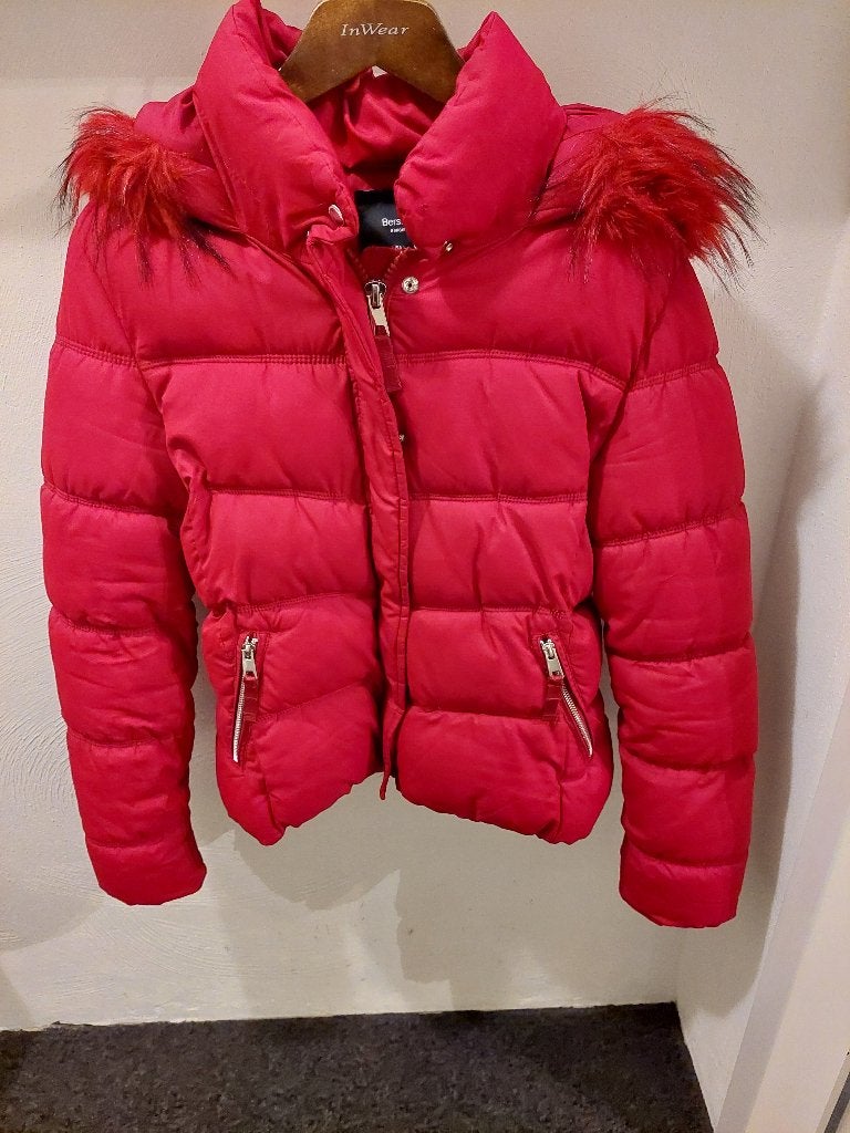 dames jas, Kleding | Dames, Jassen | Winter, Bershka, Zo goed als nieuw, Rood, Ophalen