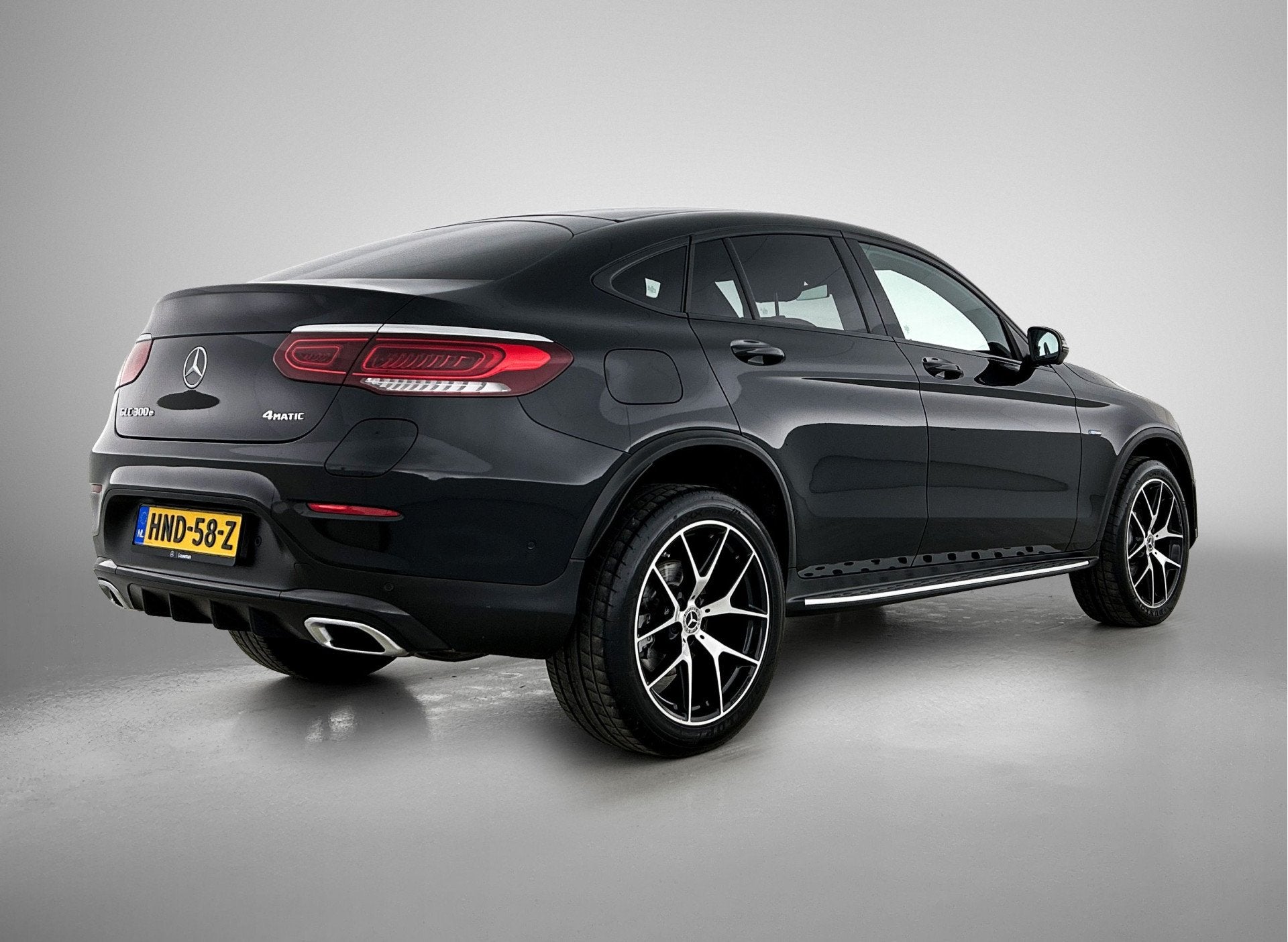Mercedes-Benz GLC 300e 4MATIC Premium Plus | Burmester | AMG, Auto's, Automaat, Gebruikt, 4 cilinders, 320 pk